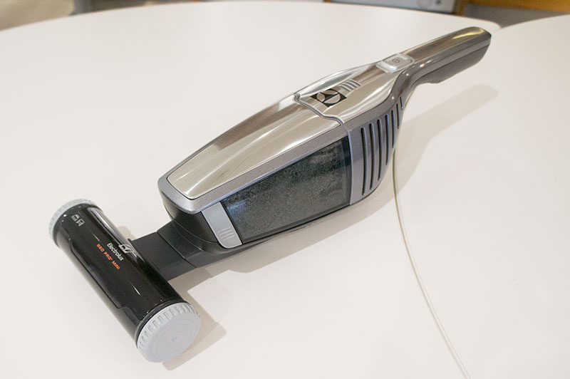 布団ノズルをハンディー掃除機に装着したところ