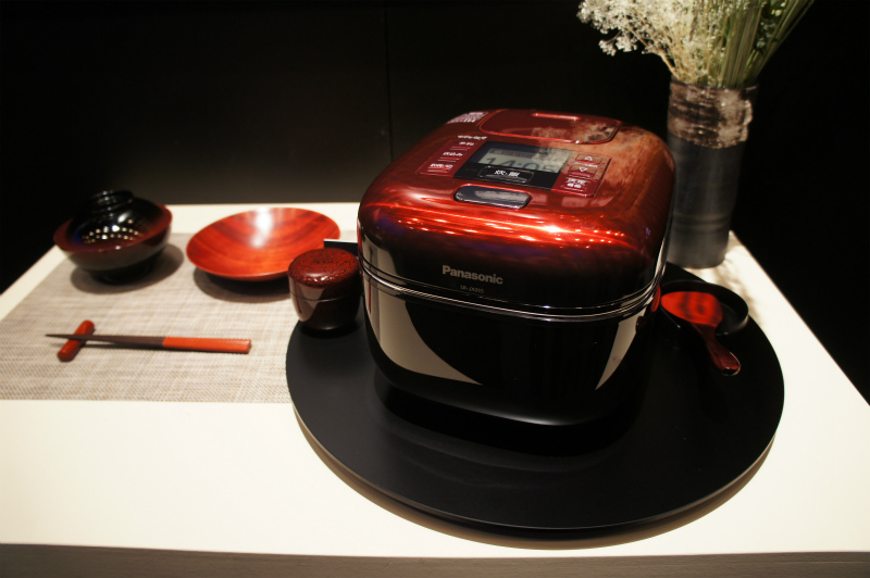 コンパクトさと味、デザイン性を追求した圧力IH炊飯器「可変圧力おどり炊き SR-JX055」(9月20日発売予定、予想実勢価格7万円)