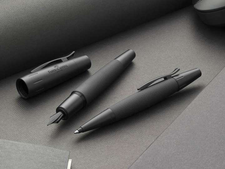 オールブラックがクール！ファーバーカステル「エモーション