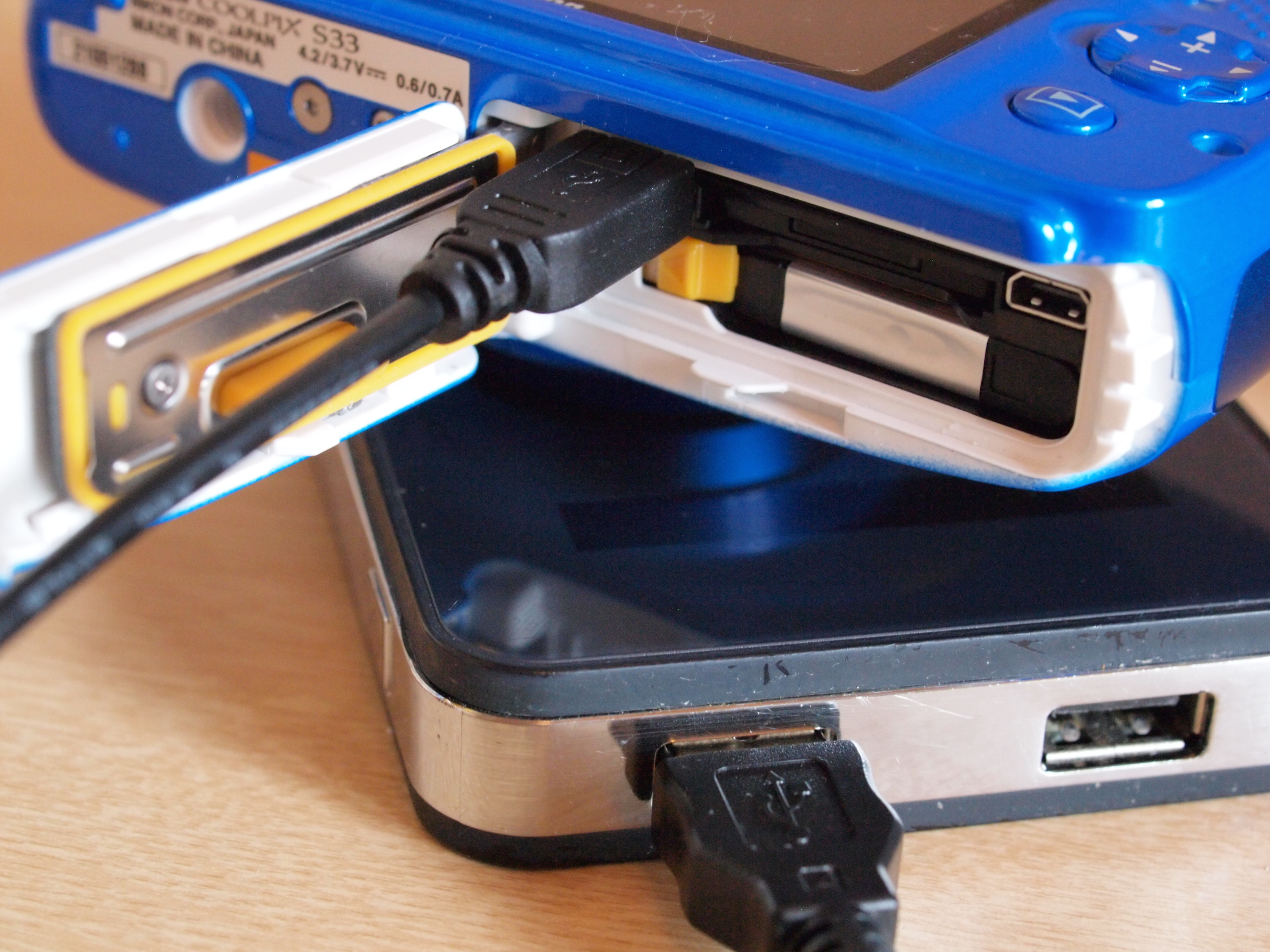 隠れた名品!? 安くて使える防水カメラ「ニコン COOLPIX S33