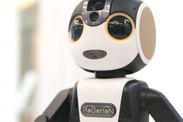ロボット電話「ロボホン」は月いくらで使えるの？ | GoodsPress Web