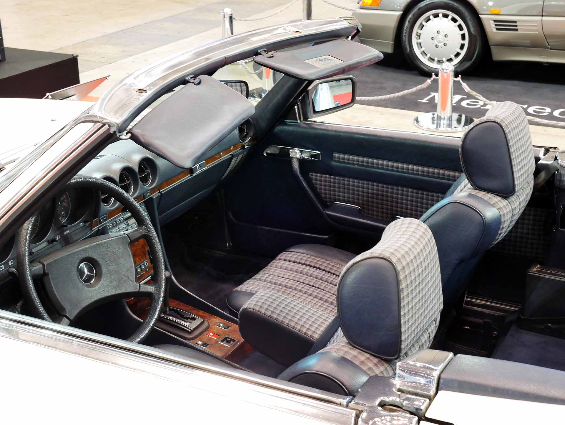 クラシックカー 黄緑/茶色 オープントップ classic_opencar_02 画像｜クラシックカーで爽快に走る！ ベンツ
