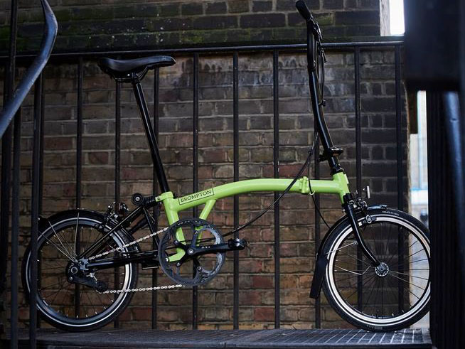 名門折り畳み自転車ブランド「ブロンプトン」のブラックモデルが