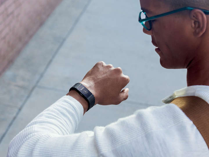 常に着けるモノだからフィットネストラッカーはオシャレで高性能がイイ