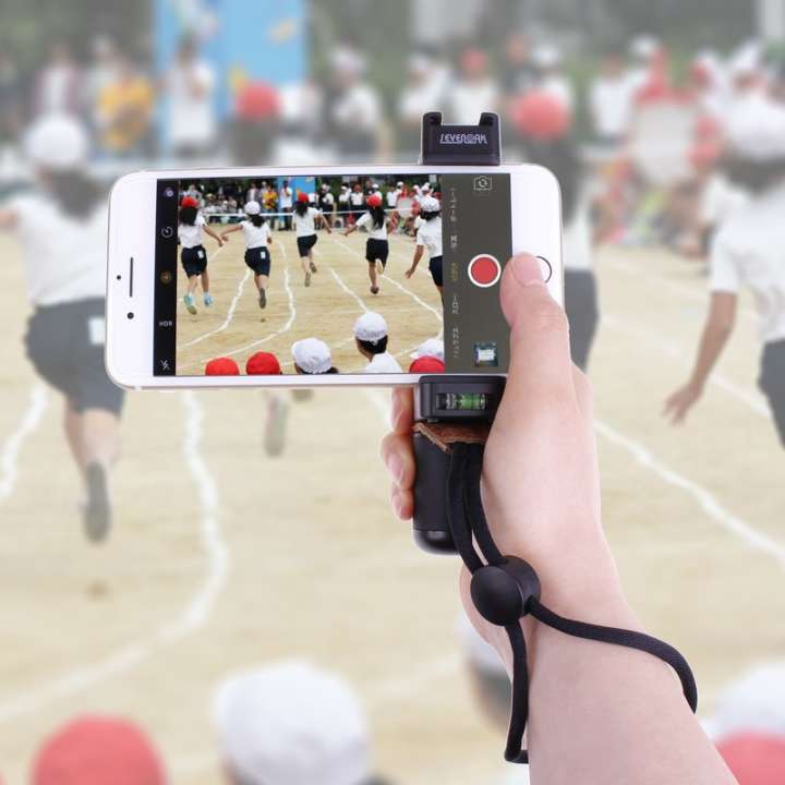 地味にスゴイ！スマホ用ハンドグリップで撮影クオリティーが上がります