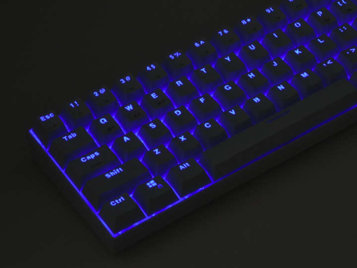 有線も無線も両方使えるバックライト付きキーボードが有能です