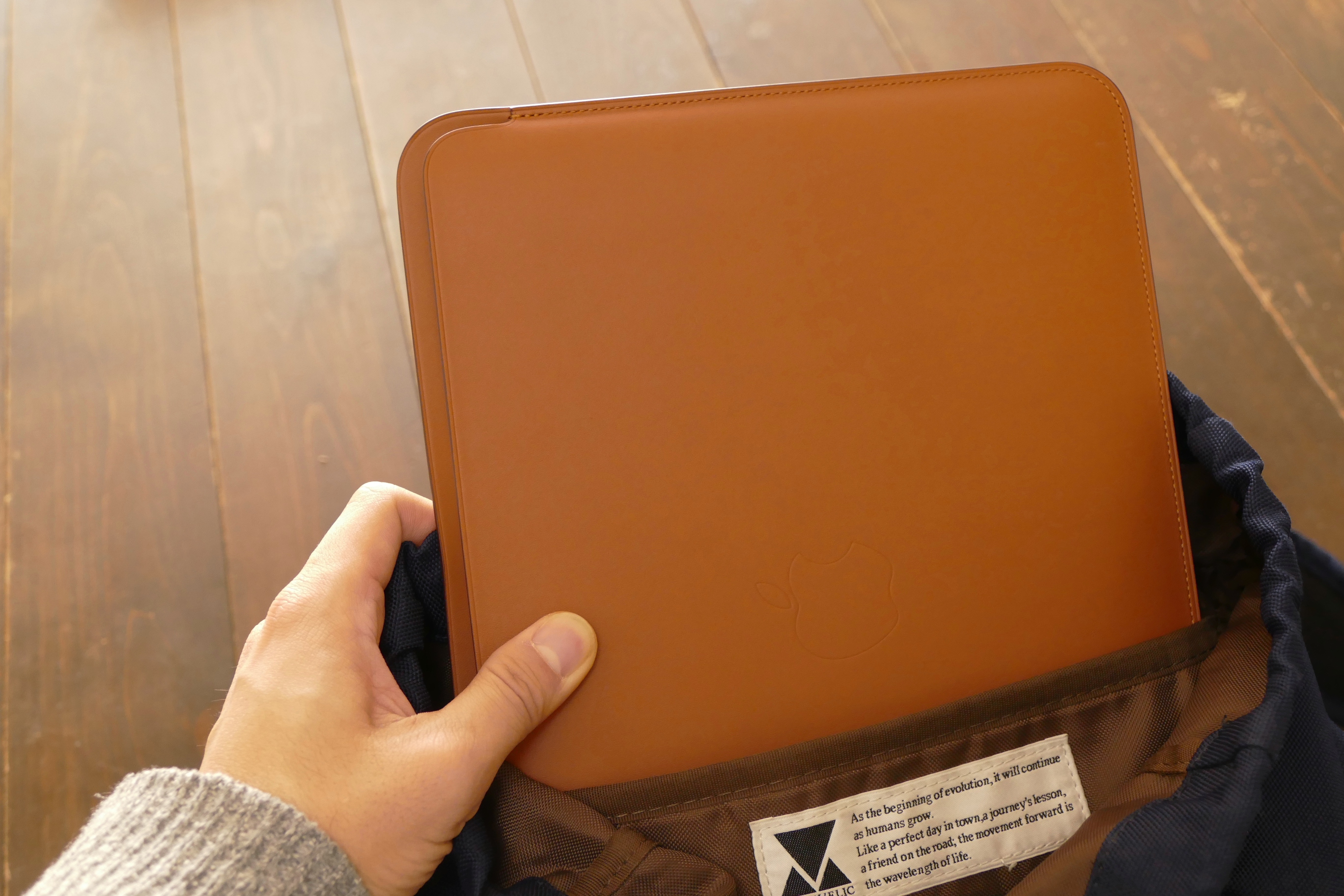 Apple 2017 MacBook 12 シルバー 純正レザースリーブ付き DSC01715-300x200.jpg