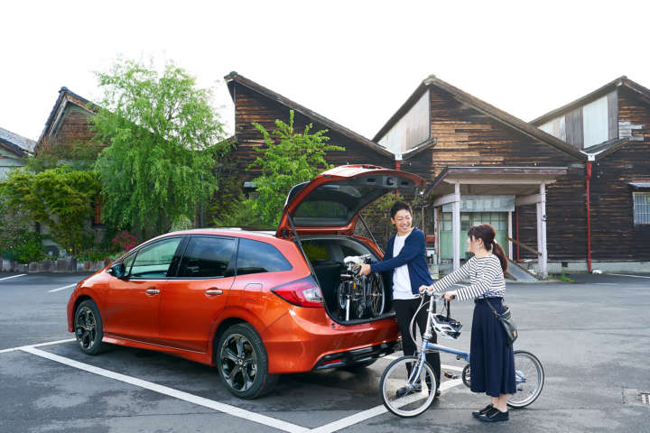 Honda JADEと小旅行と #01 −のこぎり屋根の工場と自転車と