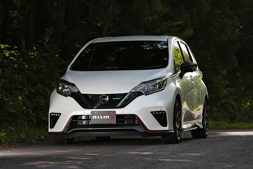 日産モデルカーコレクション　ノート　e-POWERのNISMO 1/43 NISSAN NOTE e-POWER NISMO Brilliant White Pearl【45438