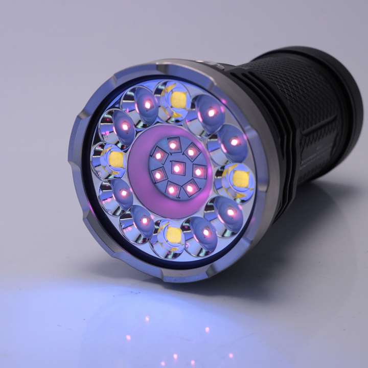 Gear Maniax #103] まさにバケモノ！UVのLEDを16灯搭載という