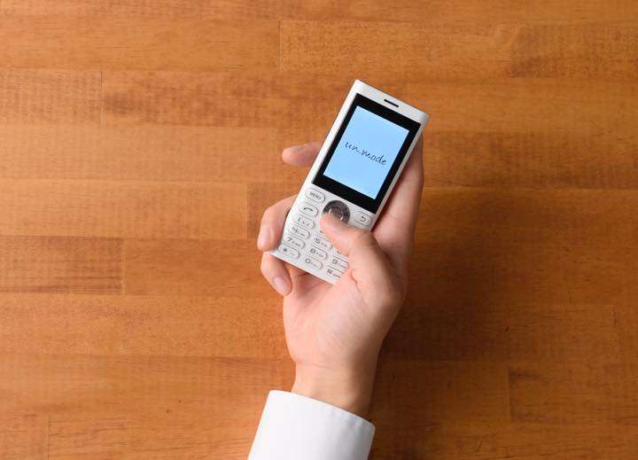 【定価8,074円】通話・SMS専用ケータイ 『un.mode レッド』 ASCII.jp：【格安スマホまとめ】7480円の音声専用SIMフリー