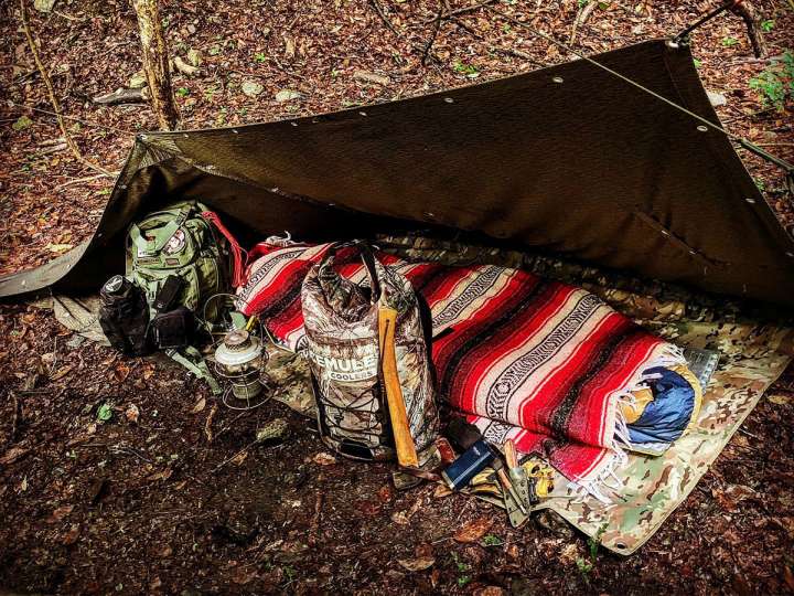 軍幕でどう寝る？大自然の中で寝るための3ステップ | GoodsPress Web