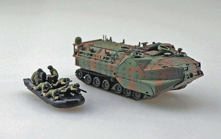 リアルさ抜群！陸自の1/72スケール水陸両用車で部屋がミリタリー化