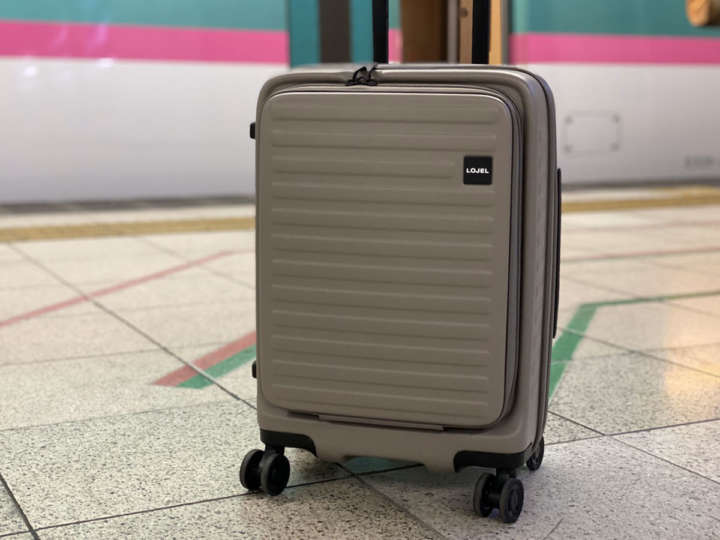 フロントオープンのスーツケースは「両開きよりラク！」と妻は言う