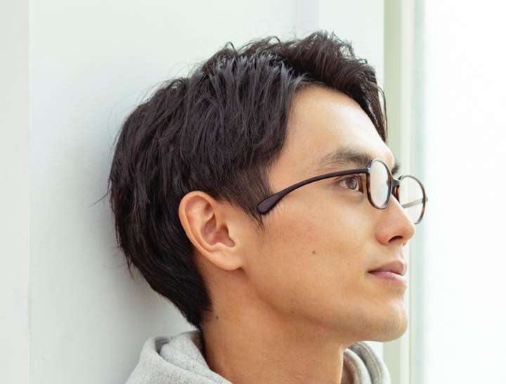 耳にかけないメガネはヘッドホン派の人にピッタリ！ | GoodsPress Web 伊達メガネ 耳かけ片方なし