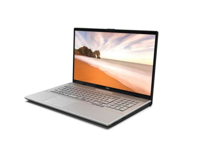 ノートPCだけど17.3型！大画面だから動画鑑賞もテレワークも快適