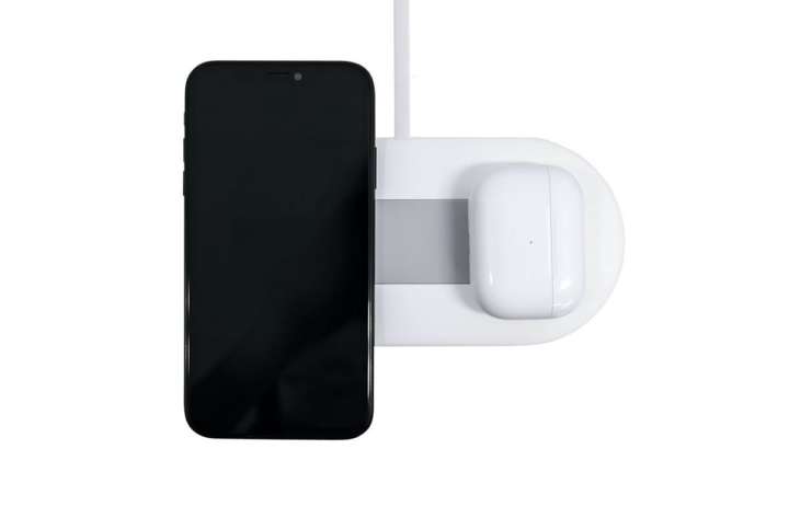 iPhone ワイヤレスイヤホン ワイヤレス充電器 iPhoneとAirPodsが同時にワイヤレス充電できるって！ | GoodsPress Web