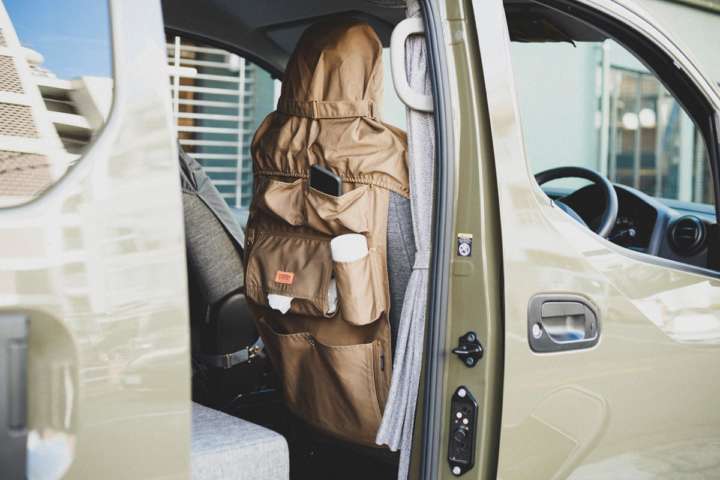 乱雑になりがちな後席も収納ポケットがあればスッキリ！ | GoodsPress