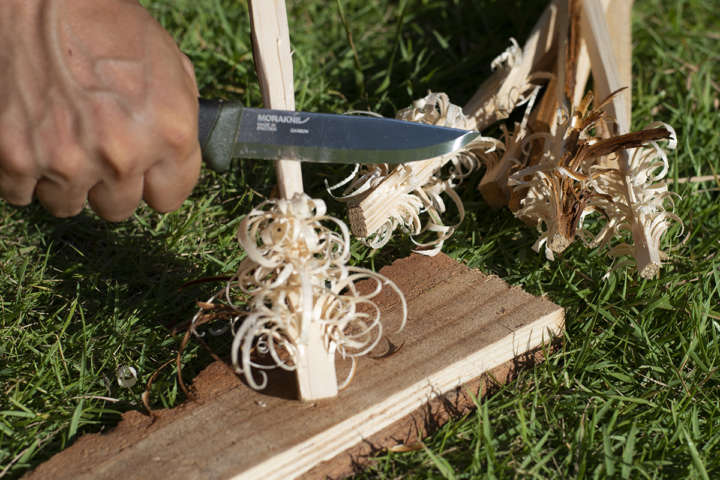 フェザースティックの練習に2860円の「モーラナイフ」が鉄板な理由が