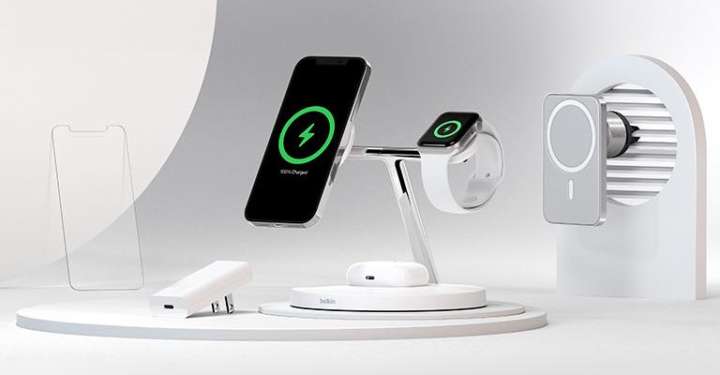 最新iPhone 12、Apple Watch、AirPodsをまるごと急速充電