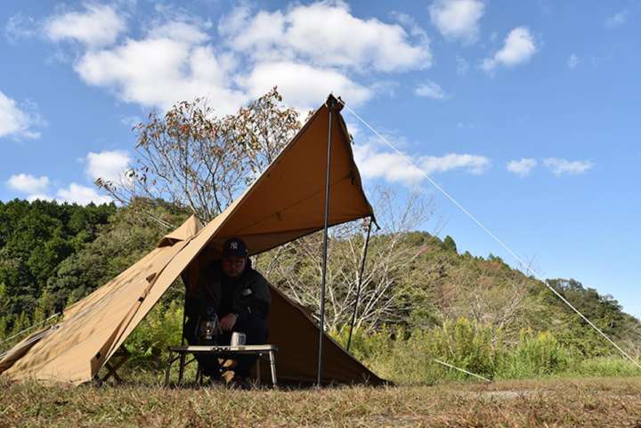 サイド跳ね上げができるワンポールのソロテントっていろいろ便利