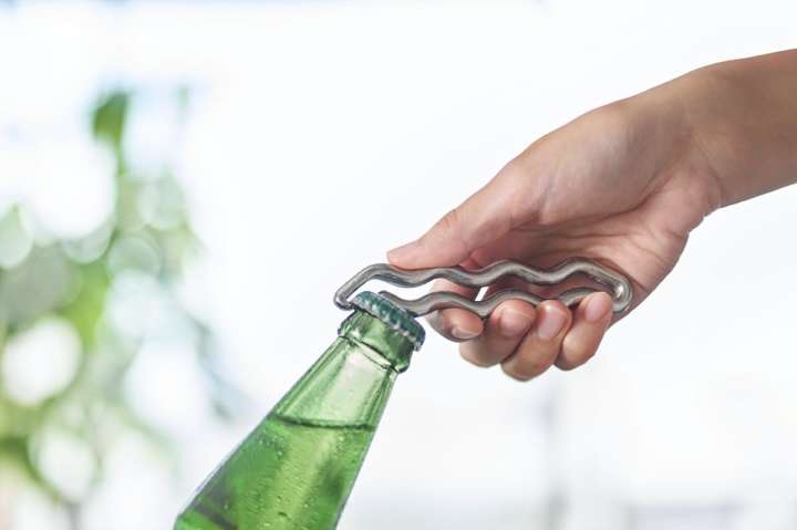 独特な形状には秘密あり！瓶の蓋やプルトップにも使えます