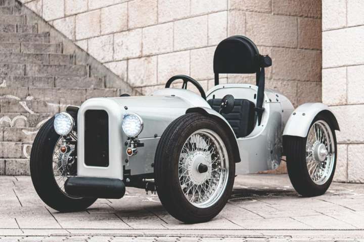 レトロなのに最新!? 見た目はクラシックカーでも中身は電気自動車です