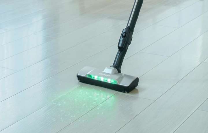 掃除機 コードレス　 軽量 サイクロン 絡まないヘッド 超広角緑LEDライト ヘッドに付いた緑のLEDライトでゴミがくっきり見えるって