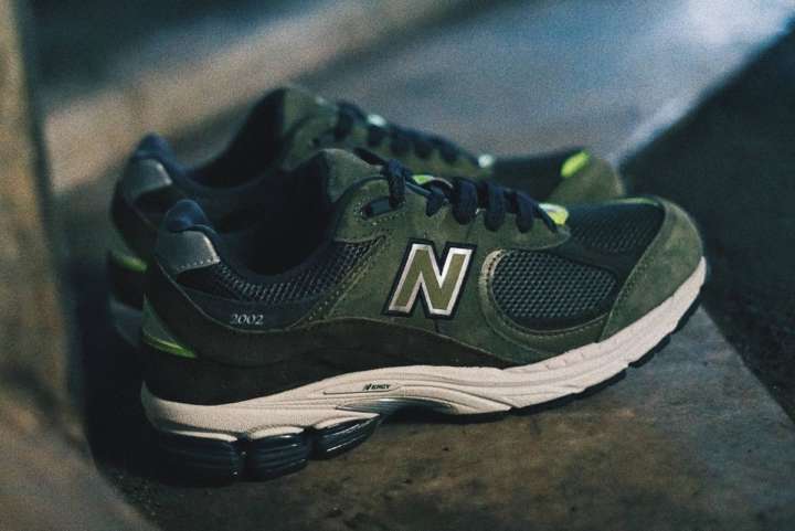 NB2000番台の中でも名作の呼び声高い「2002R」がヌバックレザーで復刻