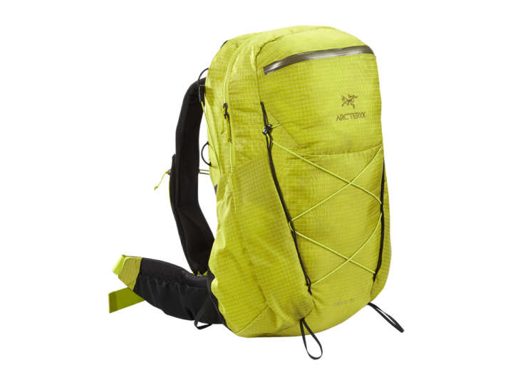 山に川に海に！アークテリクスの誇る高機能性が頼もしい | GoodsPress