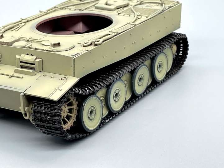 戦車モデルの難所「履帯の組み立て」は流し込み接着剤でサクサク組める
