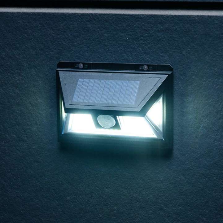 電源いらず、工事いらず！玄関や庭に防犯用の人感センサーライトが便利
