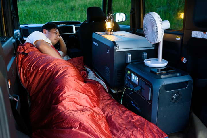 BLUETTI ポータブル電源」で車中泊仕様の秘密基地を作ってみた
