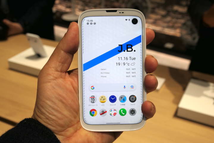 10万円超のコンパクトスマホ「BALMUDA Phone」が表現するバルミューダ