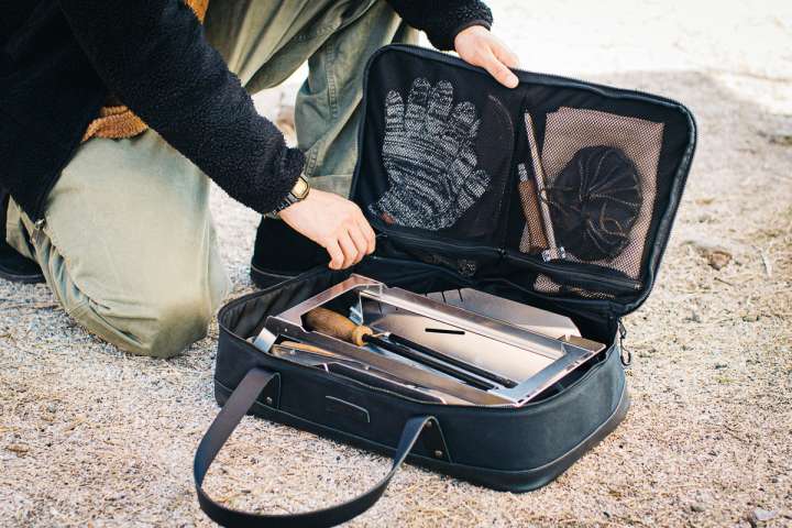 平型のギアバッグってキャンプ道具の収納に便利そう！ | GoodsPress Web