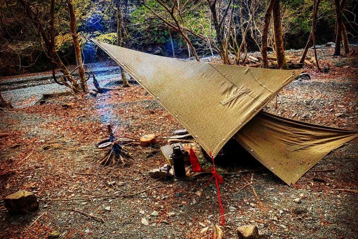 雨の日でも軍幕キャンプを楽しむ軍幕の張り方と快適に過ごすためのひと