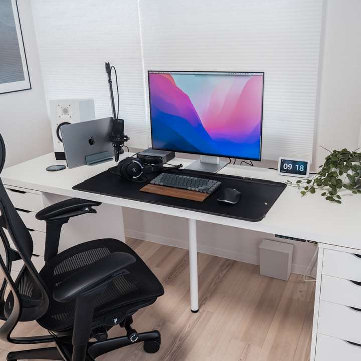 お気に入りの仕事道具に囲まれた作業スペース探訪【新ビジネスギア点検