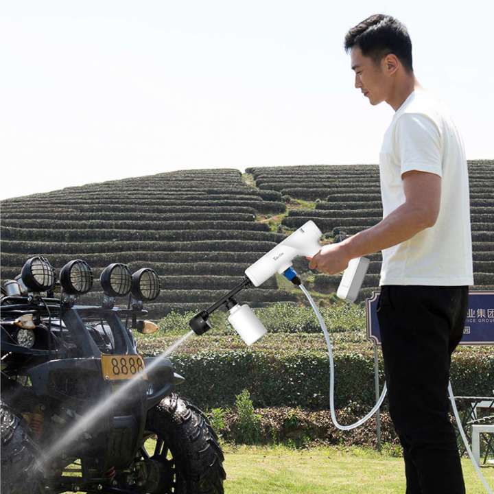 バケツと水があればOK！ポンプ付きコードレス高圧洗浄機で洗車が