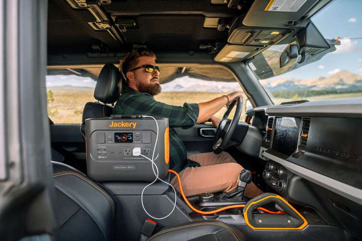 大人気！最新モデル大容量液晶搭載瞬間パワー82800mAh！マルチバッテリージャンプスターター ガラス割り非常電池SOSモード灯 Jackery、3072Whの大容量でコンパクト・軽量なポータブル電源。3月31日