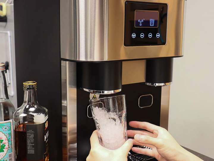 ファミレスのドリンクバーにあるクラッシュアイスの製氷機、家に置いて