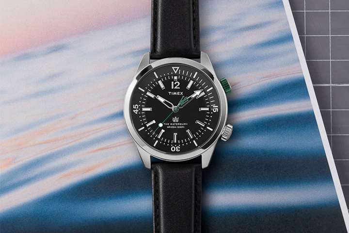 タイメックス「Waterbury Diver」は内部のベゼルが回転する