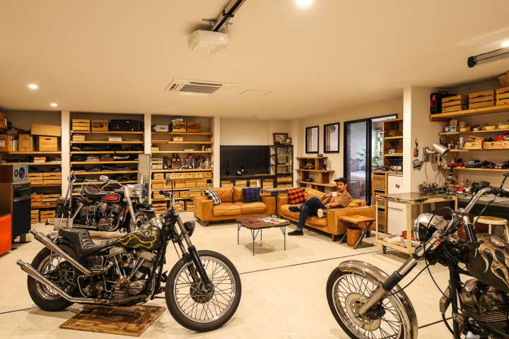 こだわりのオーディオシステムも備える広大なバイクガレージ【返り咲き