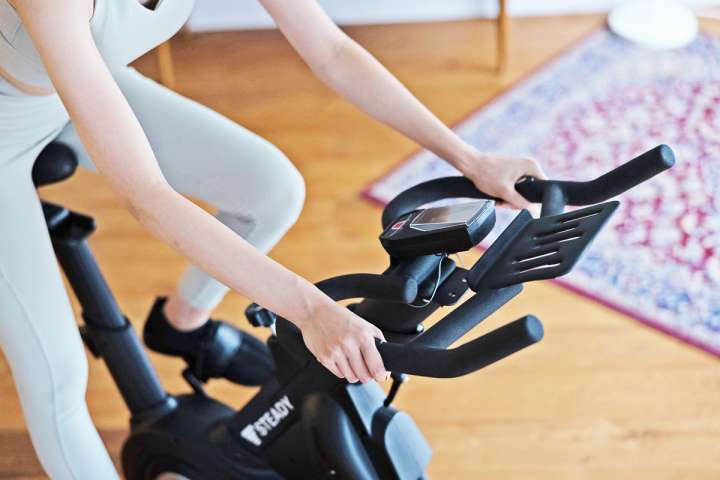 寒い冬は自宅で自転車漕いでエクササイズ！5万円を切る高コスパで
