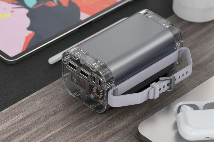 なにこの塊感！容量40000mAh、最大出力100Wのモンスターモバイル