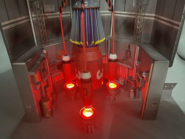 格納庫上部の製作と発光ギミックの追加【達人のプラモ術