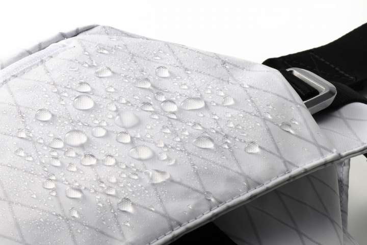 マチが広がるスリングバッグ「クロスリングX」にX-PAC仕様が追加！梅雨