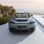 ▲リアはブラックアウトした部分でクーペとイメージを共有