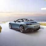 ▲ソフトトップの格納、荷室容量、空力などの要件をいれつつ、エレガントに仕上げたリアが特徴的