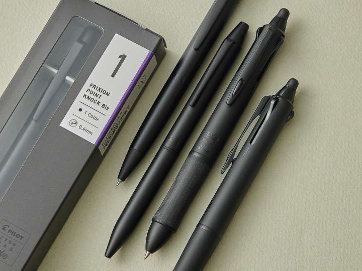 消せるボールペン「フリクション」にフルブラックver.が追加。三色