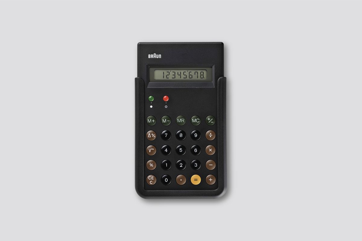 珍しい電卓 （73年製の液晶電卓〔歴史展〕：時事ドットコム）